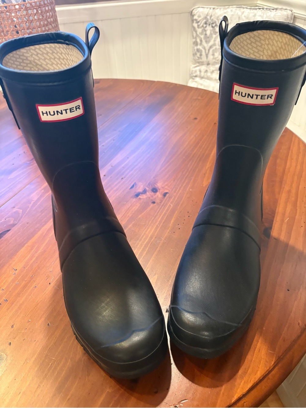 Hunter Men's Black Rubber Rain Boots with Red-Trim Logo